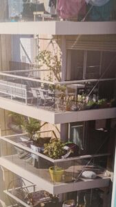 מרפסת מרשימה כחלק מתהליך הוספת מרפסות בכפר סבא